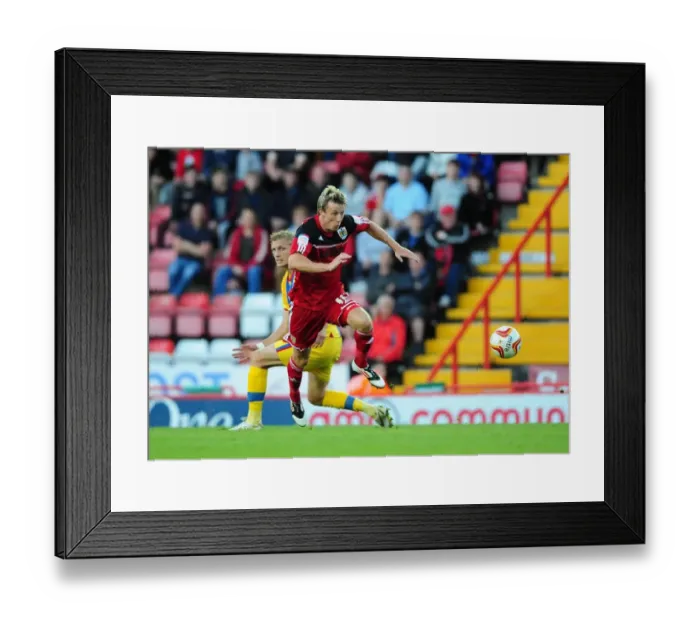 Framed Print : Martyn Woolford's Thrilling Half-Pitch Goal: Bristol City vs Crystal Palace, 2012 Championship Match