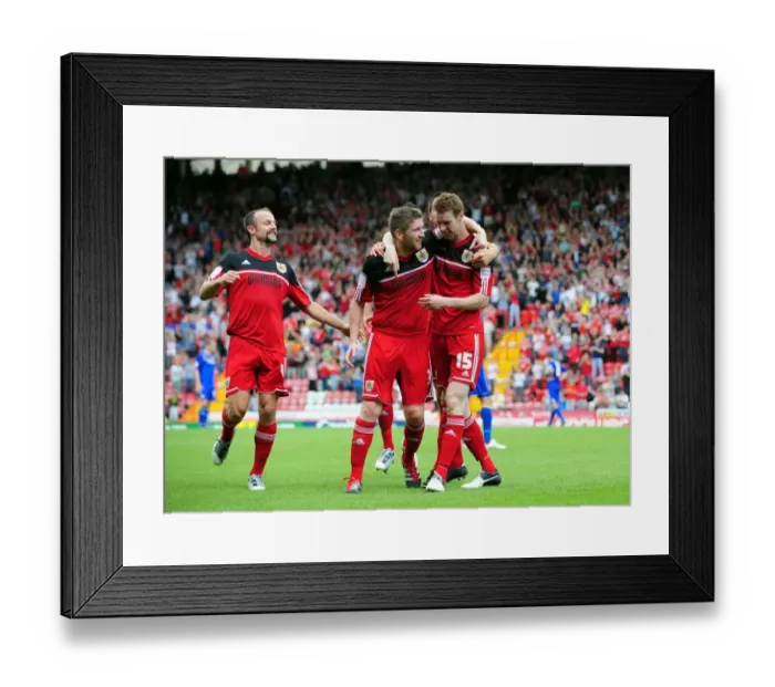 Framed Print : Bristol City's Stephen Pearson Nets First Goal Against Cardiff City in 2012 Championship Match Framed Print : Bristol City's Stephen Pearson Nets First Goal Against Cardiff City in 2012 Championship Match