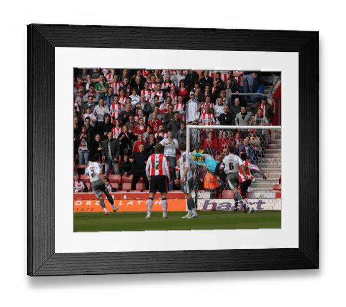 Framed Print : Adriano Basso in Action: Southampton vs. Bristol City Framed Print : Adriano Basso in Action: Southampton vs. Bristol City