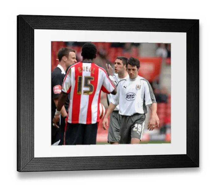 Framed Print : Bradley Orr in Action: Southampton vs. Bristol City