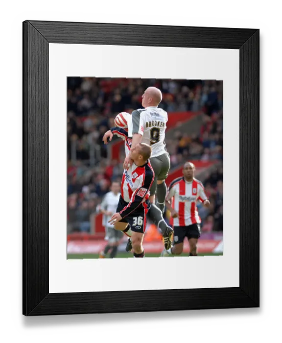 Framed Print : Steve Brooker in Action: Southampton vs. Bristol City Framed Print : Steve Brooker in Action: Southampton vs. Bristol City