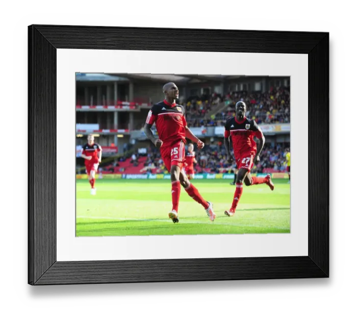 Framed Print : Thrilling Equalizer: Marvin Elliott Scores for Bristol City at Vicarage Road Stadium against Watford, Championship Football Match, September 2012 Framed Print : Thrilling Equalizer: Marvin Elliott Scores for Bristol City at Vicarage Road Stadium against Watford, Championship Football Match, September 2012