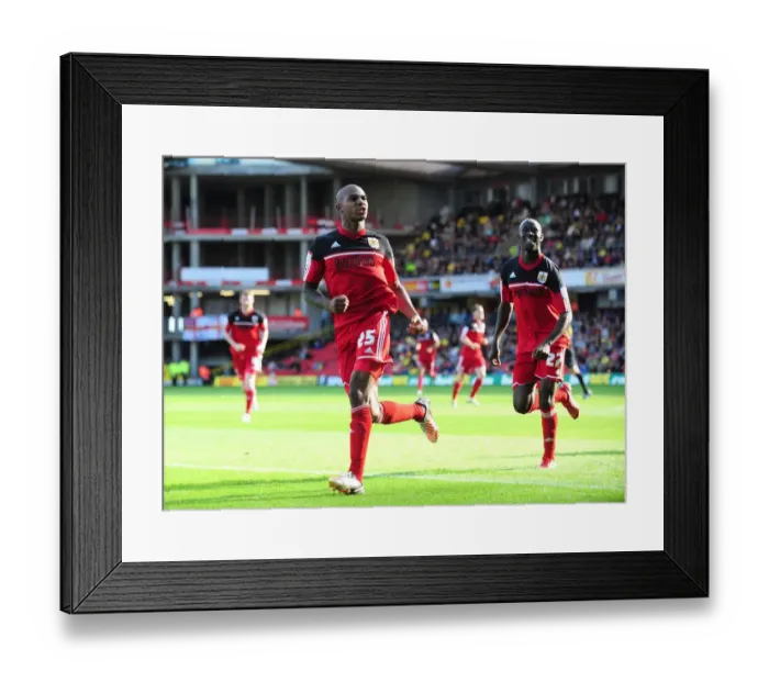 Framed Print : Dramatic Equalizer: Marvin Elliott's Goal at Vicarage Road - A Championship Showdown, September 2012