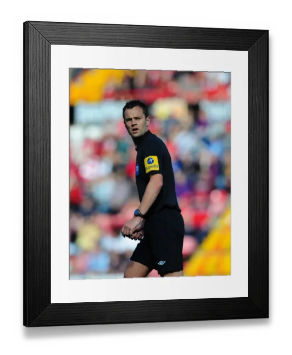 Framed Print : Clash at Ashton Gate: Bristol City vs Leeds United in Championship Football (September 2012) Framed Print : Clash at Ashton Gate: Bristol City vs Leeds United in Championship Football (September 2012)
