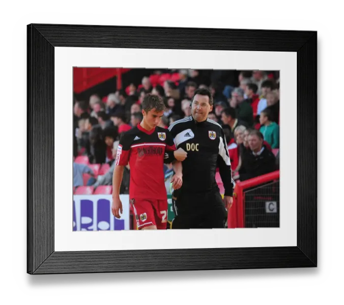 Framed Print : Bristol City vs Leeds United: Joe Bryan Suffers Concussion Framed Print : Bristol City vs Leeds United: Joe Bryan Suffers Concussion