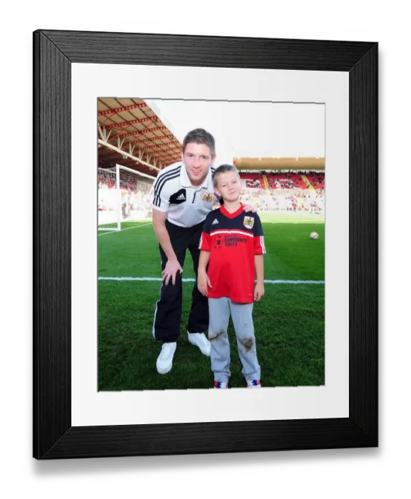 Framed Print : Championship Clash: Bristol City vs Leeds United at Ashton Gate Stadium (September 29, 2012) Framed Print : Championship Clash: Bristol City vs Leeds United at Ashton Gate Stadium (September 29, 2012)