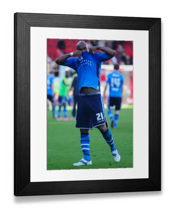 Framed Print : Leeds United's Diouf Celebrates Championship Win Against Bristol City Framed Print : Leeds United's Diouf Celebrates Championship Win Against Bristol City