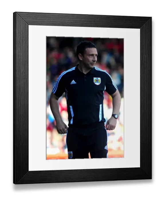 Framed Print : Bristol City vs. Leeds United: Derek McInnes Leads the Charge in Championship Showdown, September 2012 Framed Print : Bristol City vs. Leeds United: Derek McInnes Leads the Charge in Championship Showdown, September 2012