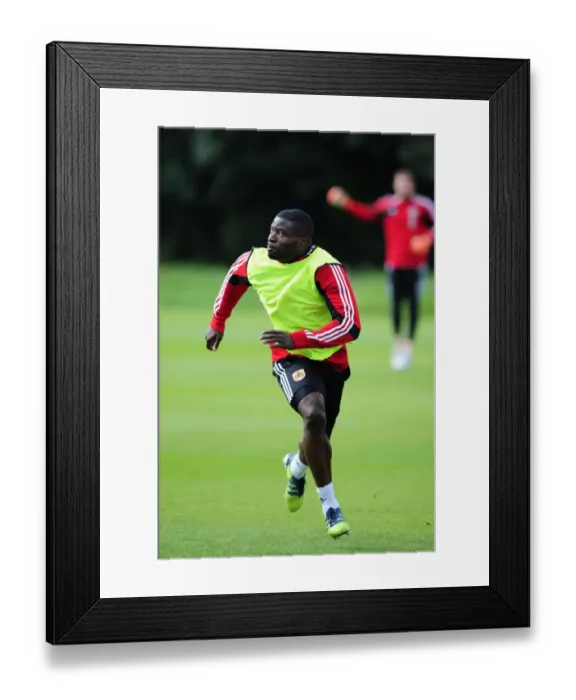 Framed Print : George Elokobi Joins Training with Bristol City Ahead of Wolves Loan Framed Print : George Elokobi Joins Training with Bristol City Ahead of Wolves Loan