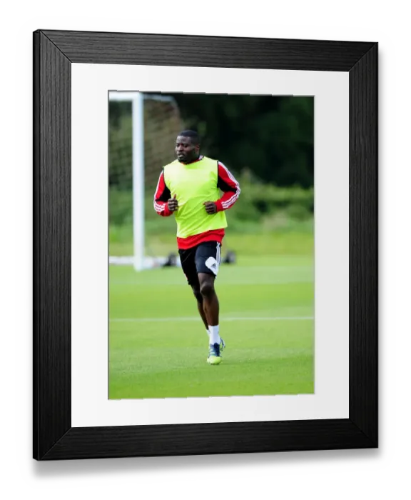 Framed Print : George Elokobi Trains with Bristol City Ahead of Wolves Loan Framed Print : George Elokobi Trains with Bristol City Ahead of Wolves Loan