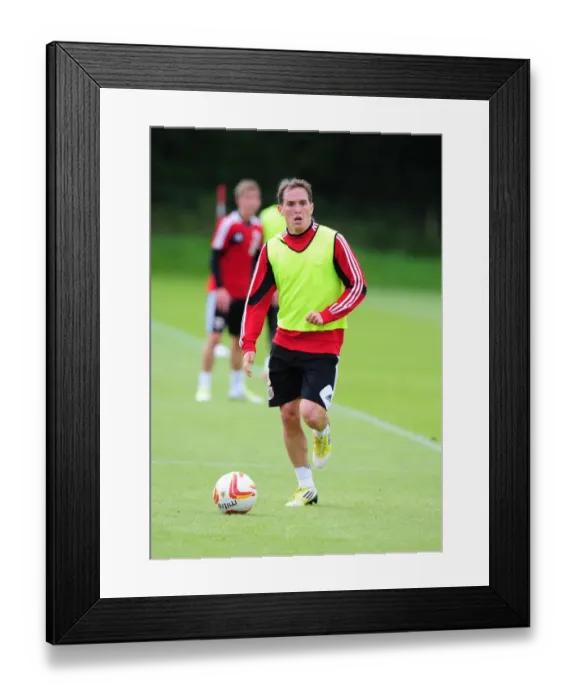 Framed Print : Bristol City Football Club: Neil Kilkenny in Training, September 2012 Framed Print : Bristol City Football Club: Neil Kilkenny in Training, September 2012