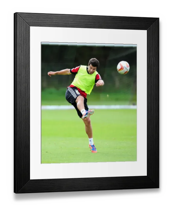 Framed Print : Bristol City Football Club: Richard Foster in Focus during September 2012 Training Framed Print : Bristol City Football Club: Richard Foster in Focus during September 2012 Training