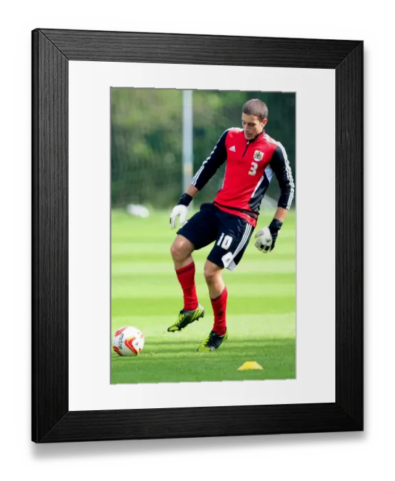 Framed Print : Bristol City Football Club: Young Players in Training at Failand Ground (September 2012) Framed Print : Bristol City Football Club: Young Players in Training at Failand Ground (September 2012)