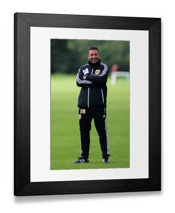 Framed Print : Bristol City: Derek McInnes Leads Training Session, September 2012 Framed Print : Bristol City: Derek McInnes Leads Training Session, September 2012