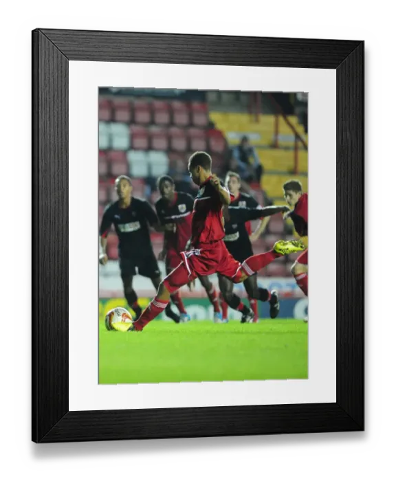 Framed Print : Bristol City U21s Bobby Reid Denied by Brentford U21s Richard Lee in Penalty Shootout