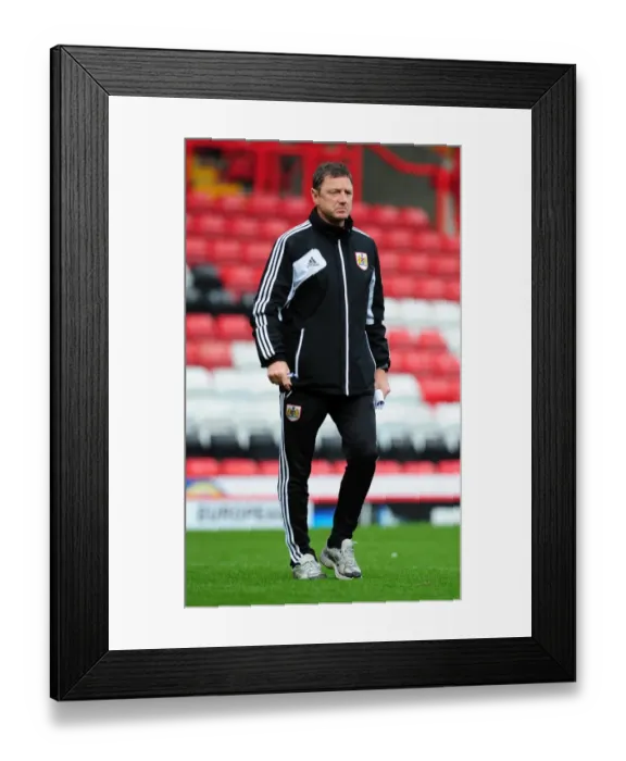 Framed Print : Willie McStay Leads Bristol City U21s Against Ipswich Town U21s at Ashton Gate