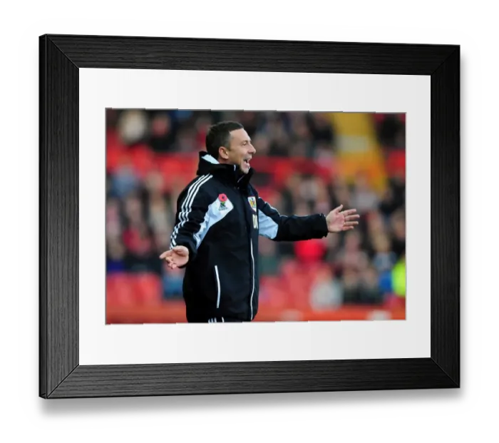 Framed Print : Derek McInnes Leads Bristol City in Championship Clash against Hull City, October 2012 Framed Print : Derek McInnes Leads Bristol City in Championship Clash against Hull City, October 2012