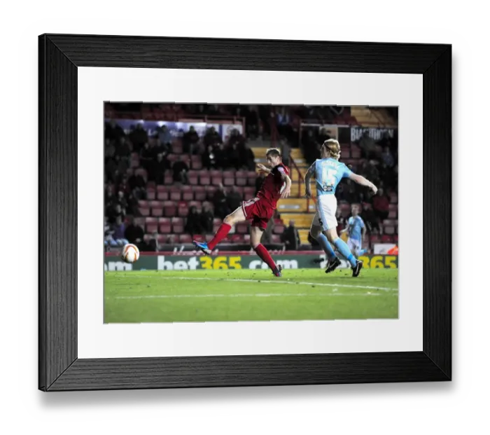 Framed Print : Bristol City vs Hull City: Steven Davies Misses a Key Header Framed Print : Bristol City vs Hull City: Steven Davies Misses a Key Header