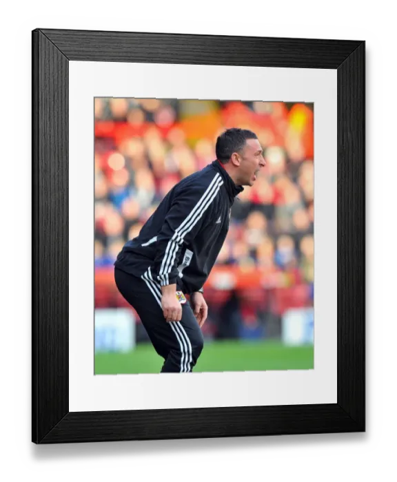 Framed Print : McInnes Leads Bristol City in Championship Battle against Blackpool, November 2012 Framed Print : McInnes Leads Bristol City in Championship Battle against Blackpool, November 2012