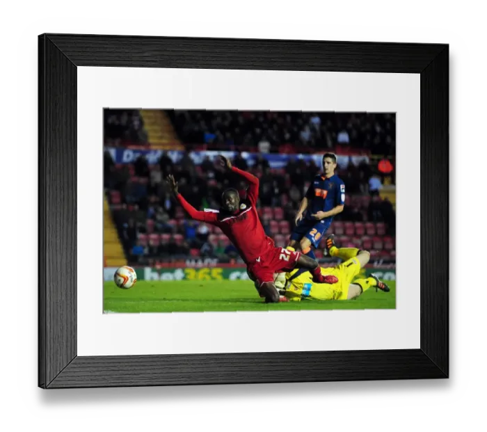 Framed Print : Steven Davies Scores Penalty for Bristol City after Foul by Matthew Gilks (Championship Match, November 2012)