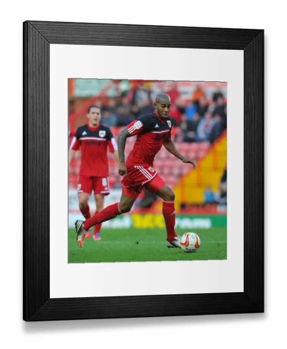 Framed Print : Marvin Elliott in Action: Championship Clash between Bristol City and Blackpool - November 17, 2012 Framed Print : Marvin Elliott in Action: Championship Clash between Bristol City and Blackpool - November 17, 2012