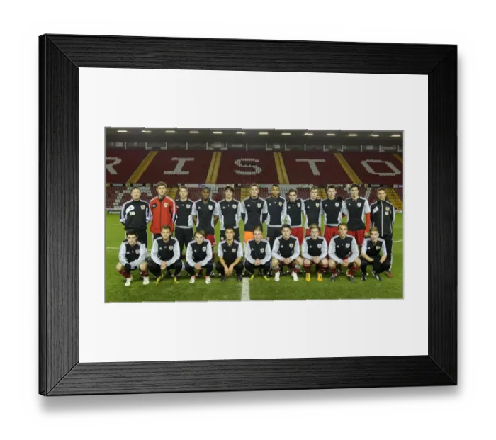 Framed Print : Bristol City U18 Team: Mid-Season Photo Ahead of FA Youth Cup Match against Ipswich Town