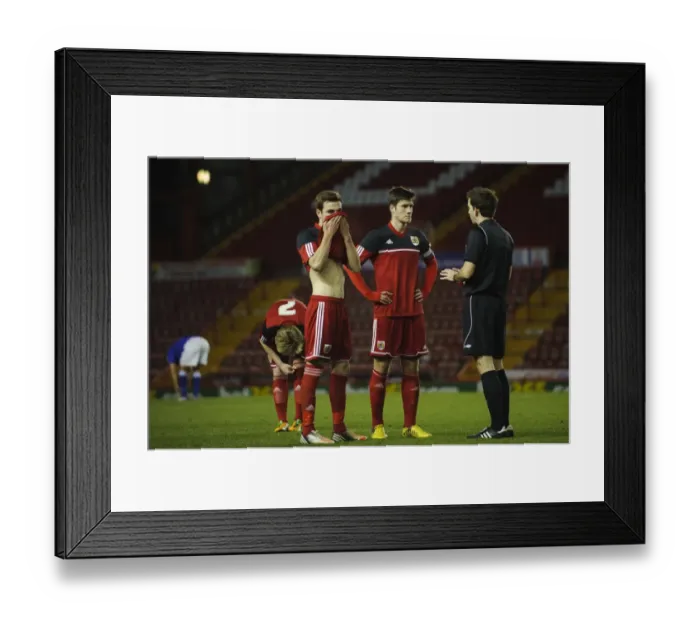 Framed Print : FA Youth Cup: Referee Speaks with Pierce Mitchell and Lewis Hall of Bristol City U18 during First Half vs Ipswich Town U18