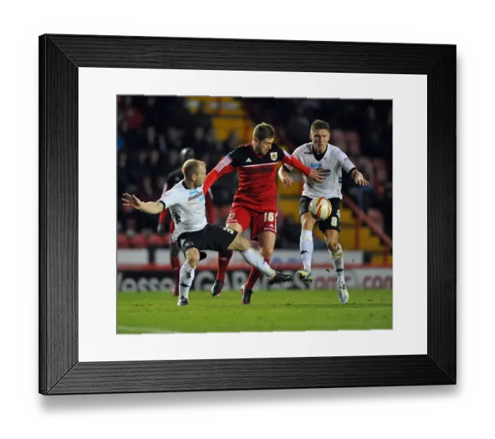 Framed Print : Bristol City vs Derby County: Steven Davies Fights for Possession Amidst Jeff Hendrick and Gareth Roberts