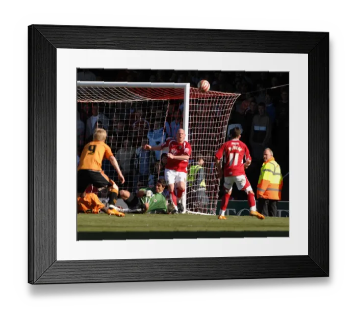 Framed Print : Brooker in Action: Bristol City vs. Wolverhampton Wanderers