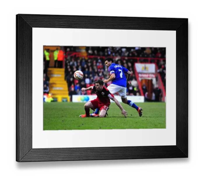 Framed Print : Bristol City's Paul Anderson Intercepts Pass Against Ipswich Town, Ashton Gate, Championship 2013 Framed Print : Bristol City's Paul Anderson Intercepts Pass Against Ipswich Town, Ashton Gate, Championship 2013
