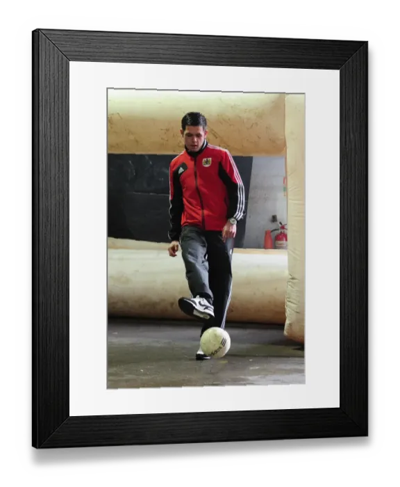 Framed Print : Bristol City's Lewis Carey Engages with Young Fans before Championship Match Framed Print : Bristol City's Lewis Carey Engages with Young Fans before Championship Match