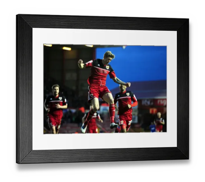 Framed Print : Jon Stead Scores the Dramatic Winning Goal for Bristol City Against Ipswich Town in Championship Match, January 2013 Framed Print : Jon Stead Scores the Dramatic Winning Goal for Bristol City Against Ipswich Town in Championship Match, January 2013