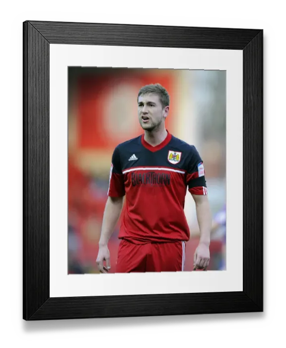 Framed Print : Championship Clash: Steven Davies in Action for Bristol City vs Ipswich Town at Ashton Gate, 2013