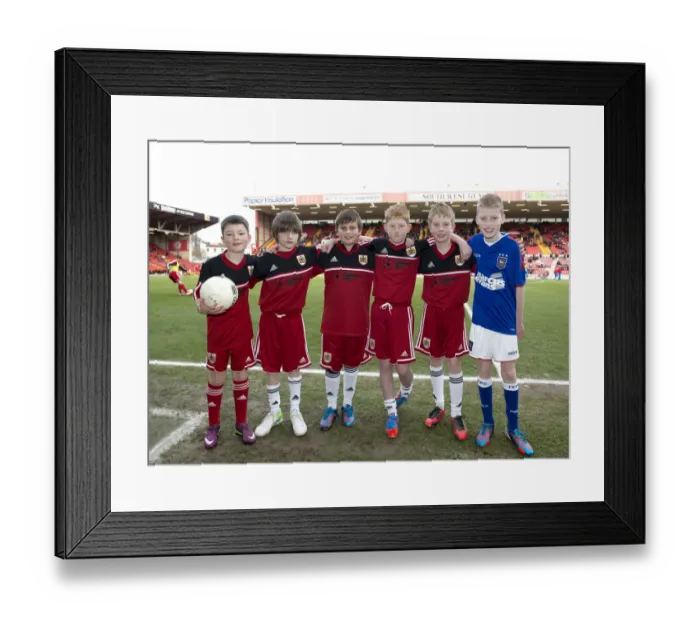 Framed Print : Bristol City vs Ipswich Town in Npower Championship: Clash at Ashton Gate Stadium (January 2013)