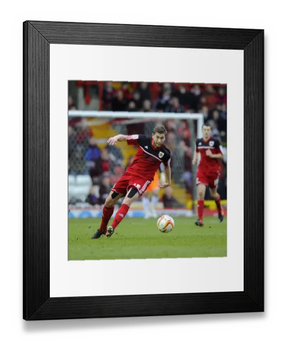 Framed Print : Steven Davies in Action: Bristol City vs Nottingham Forest, 2013 Framed Print : Steven Davies in Action: Bristol City vs Nottingham Forest, 2013