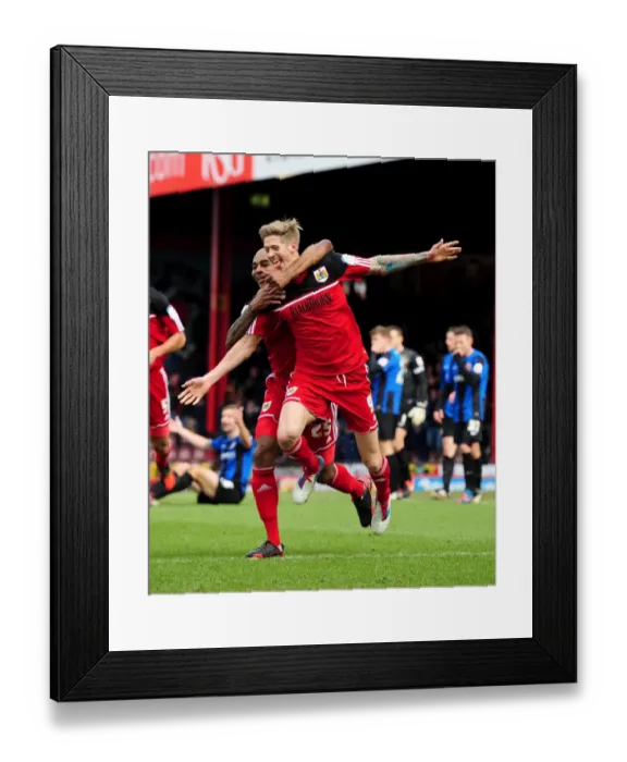 Framed Print : Bristol City: Stead and Elliott Celebrate Goal Against Barnsley in Npower Championship (2013) Framed Print : Bristol City: Stead and Elliott Celebrate Goal Against Barnsley in Npower Championship (2013)