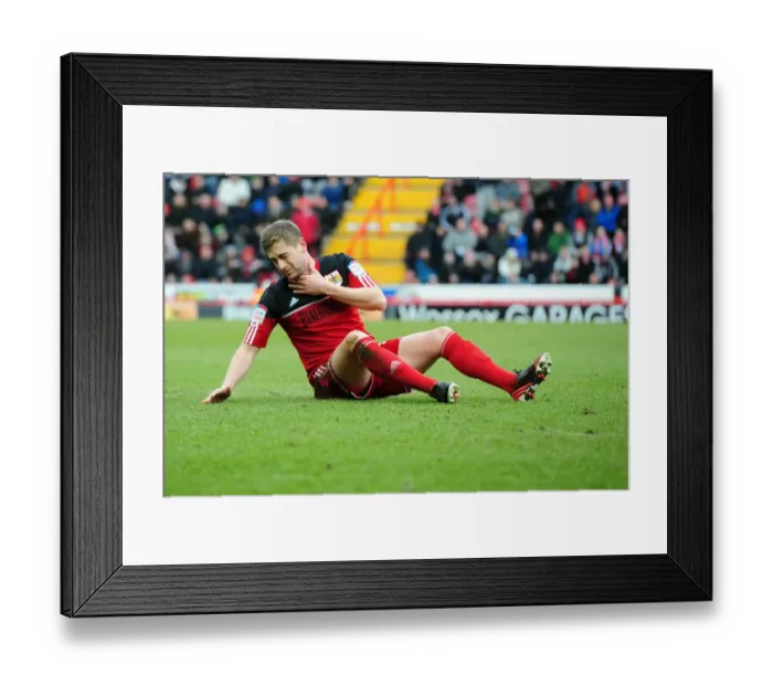 Framed Print : Bristol City vs Barnsley, Npower Championship: Steven Davies in Action Framed Print : Bristol City vs Barnsley, Npower Championship: Steven Davies in Action