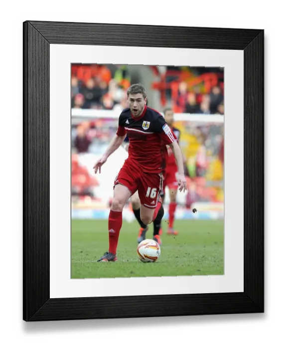 Framed Print : Steven Davies in Action: Bristol City vs Barnsley, Npower Championship