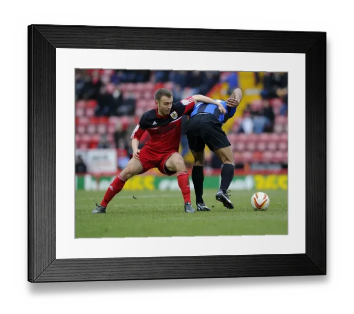 Framed Print : Intense Rivalry: Liam Kelly vs Chris O'Grady - Npower Championship Showdown (February 2013)