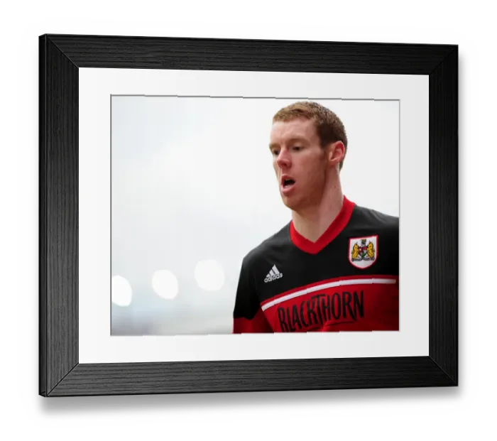 Framed Print : Stephen Pearson in Action: Bristol City vs Barnsley, Npower Championship, 2013 (Bristol City V Barnsley) Framed Print : Stephen Pearson in Action: Bristol City vs Barnsley, Npower Championship, 2013 (Bristol City V Barnsley)