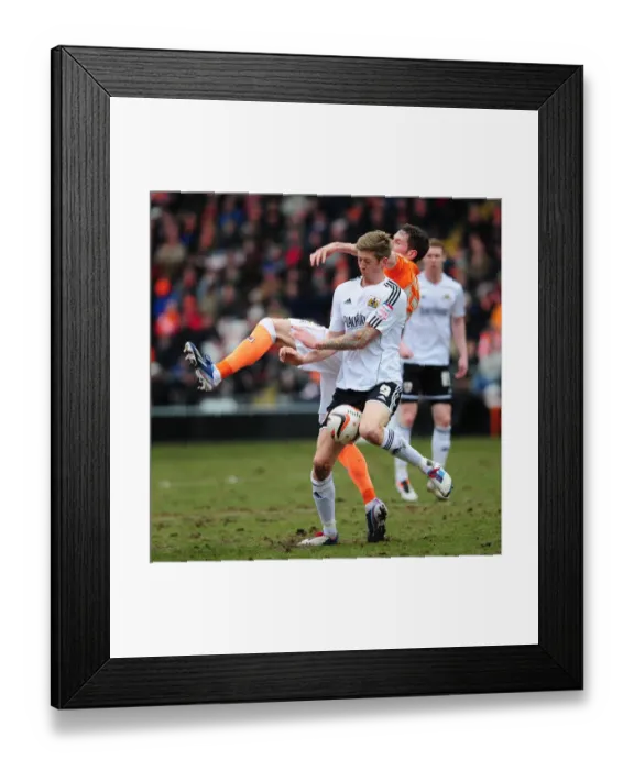 Framed Print : Bristol City vs Blackpool: Jon Stead vs Kirk Broadfoot Clash in Npower Championship Match