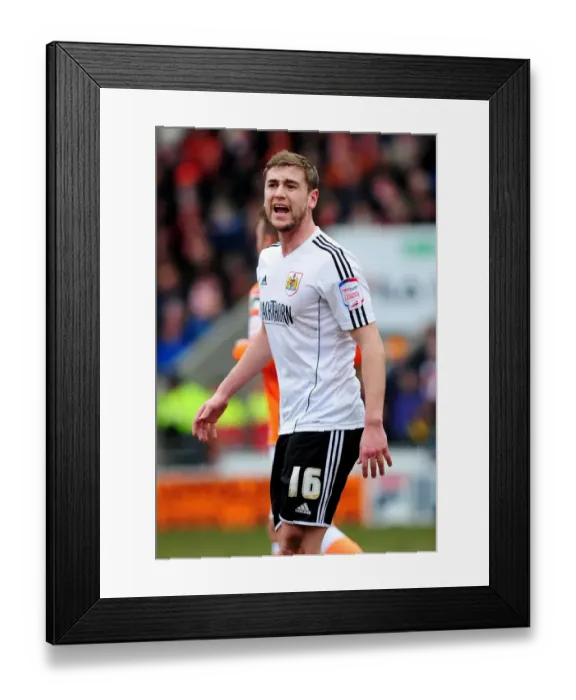 Framed Print : Bristol City's Steven Davies in Action Against Blackpool, Npower Championship (02 / 03 / 2013)
