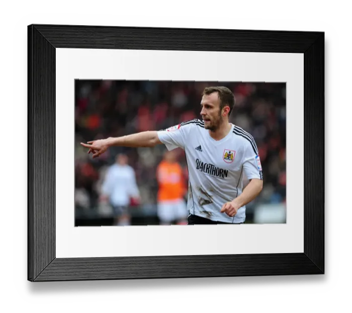 Framed Print : Bristol City's Liam Kelly in Action Against Blackpool, Npower Championship (02.03.2013)