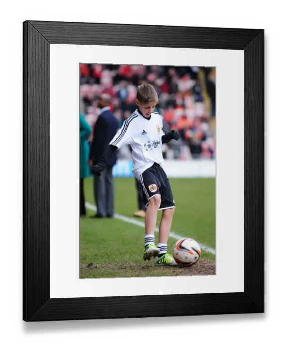 Framed Print : Blackpool vs. Bristol City: Npower Championship Clash at Bloomfield Road Framed Print : Blackpool vs. Bristol City: Npower Championship Clash at Bloomfield Road