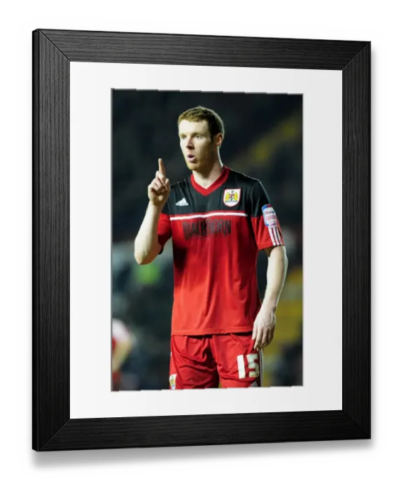 Framed Print : Stephen Pearson in Action: Bristol City vs Brighton and Hove Albion, Npower Championship (05 / 03 / 2013)
