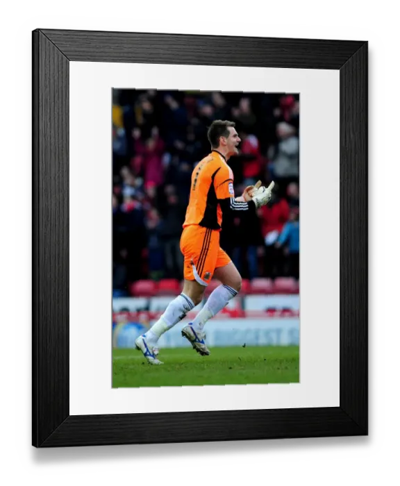 Framed Print : Bristol City's Double Delight: Tom Heaton and Steven Davies Celebrate Goals Against Middlesbrough, 09-03-2013 Framed Print : Bristol City's Double Delight: Tom Heaton and Steven Davies Celebrate Goals Against Middlesbrough, 09-03-2013