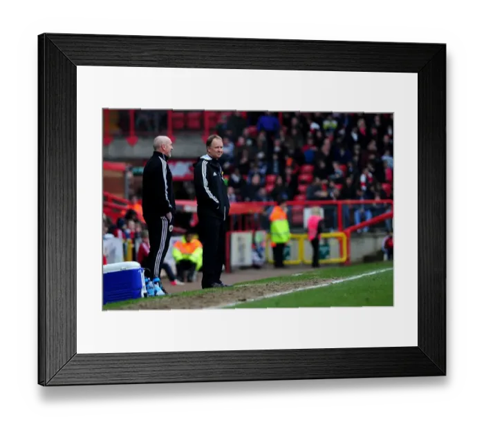 Framed Print : Sean O'Driscoll Watches as Bristol City Leads Middlesbrough 2-0