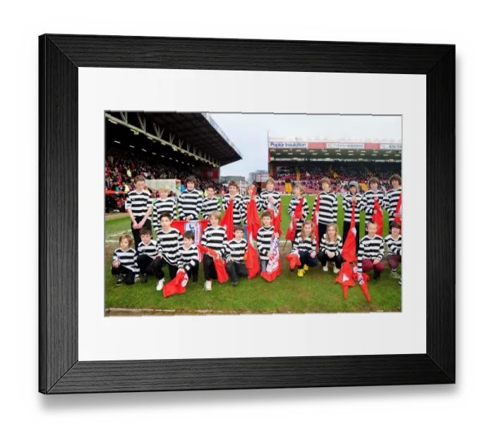 Framed Print : Bristol City vs Middlesbrough: Flag-Bearing Fans at Ashton Gate, Npower Championship (09 / 03 / 2013) Framed Print : Bristol City vs Middlesbrough: Flag-Bearing Fans at Ashton Gate, Npower Championship (09 / 03 / 2013)