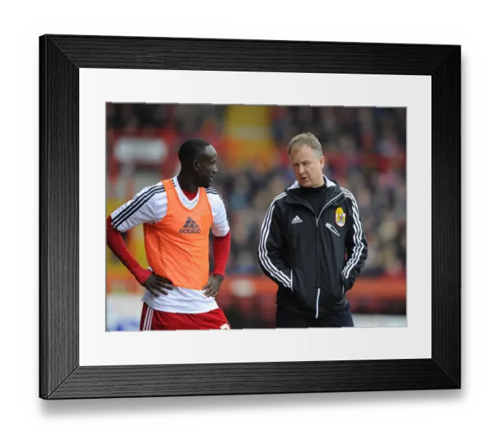 Framed Print : Sean O'Driscoll Gives Instructions to Albert Adomah during Bristol City vs Middlesbrough, Npower Championship (March 9, 2013) Framed Print : Sean O'Driscoll Gives Instructions to Albert Adomah during Bristol City vs Middlesbrough, Npower Championship (March 9, 2013)