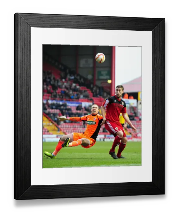Framed Print : Bristol City vs Middlesbrough: A High Stakes Aerial Battle - Davies vs Steele